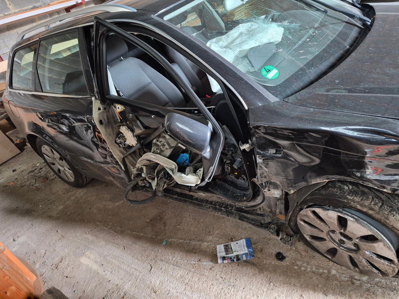 Audi A4 2006 — вигляд ззаду