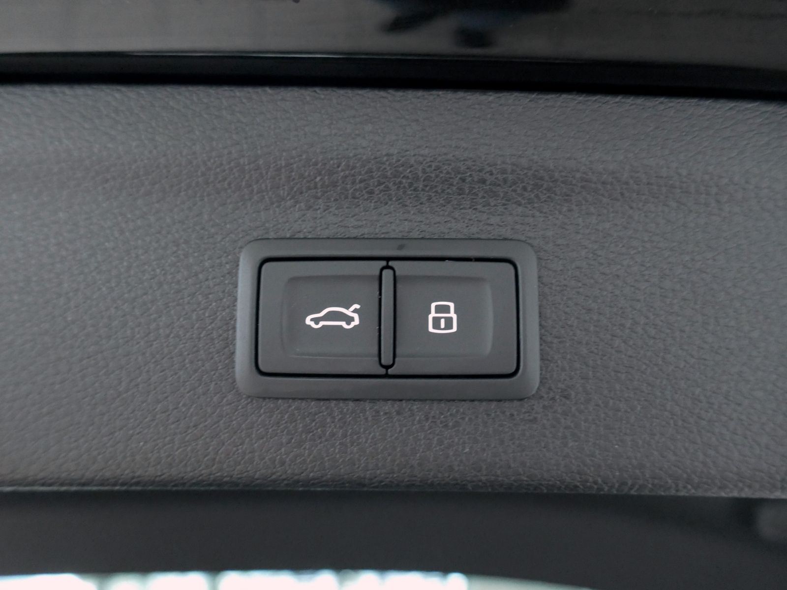 Fahrzeugabbildung Audi Q3 35 Advanced 2.0 TDI | LED AHK PDC Navi