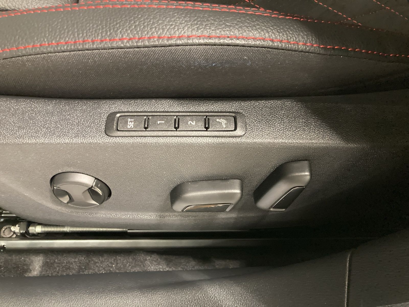 Fahrzeugabbildung SKODA Octavia Combi RS 2.0 TSI DSG AHK CANTON MATRIX