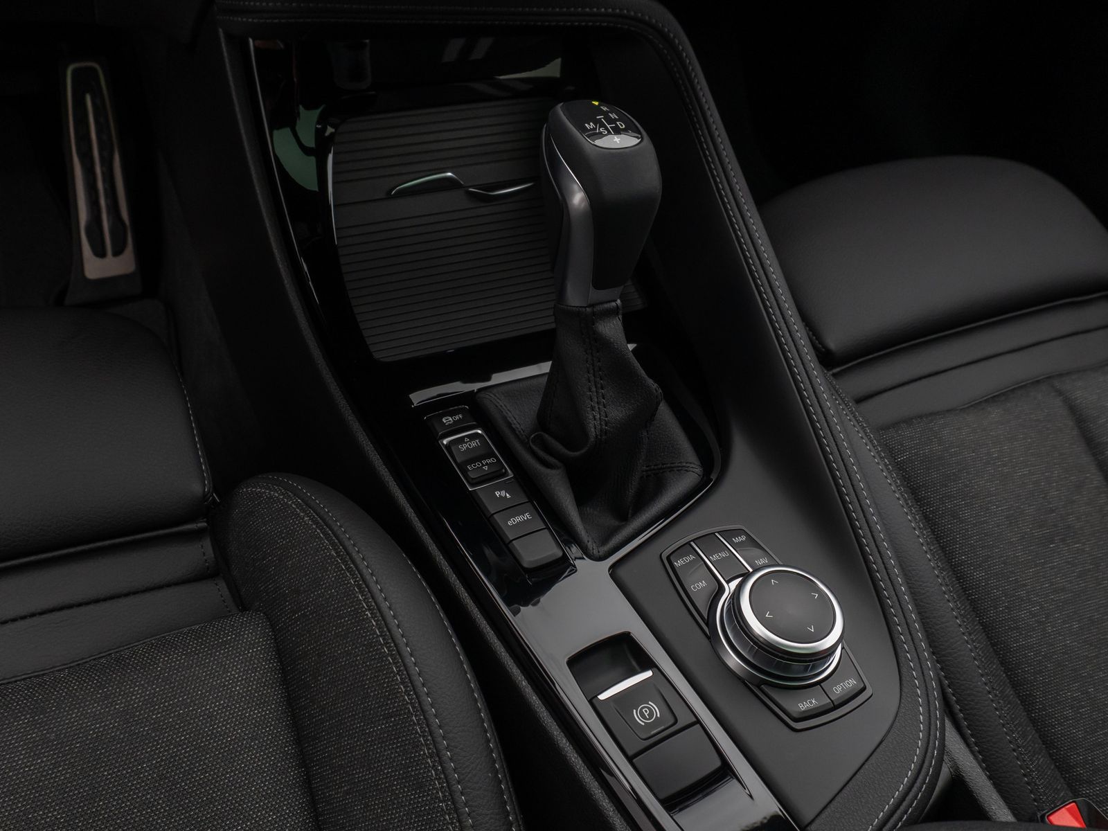 Fahrzeugabbildung BMW X2 xD25e M Sport HUD DAB Kamera Alarm Panorama