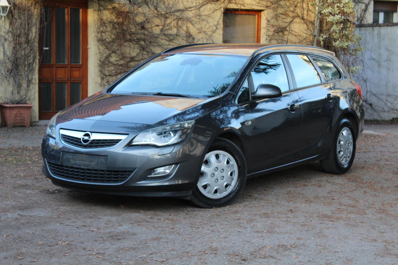Opel Astra J Sports Tourer Edition*1.Hand*TÜV 04/2027
