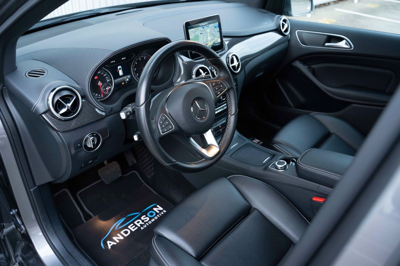 Fahrzeugabbildung Mercedes-Benz B200 AMG KAM NAVI LEDER TOTW. 18" CARBON SCHECKH