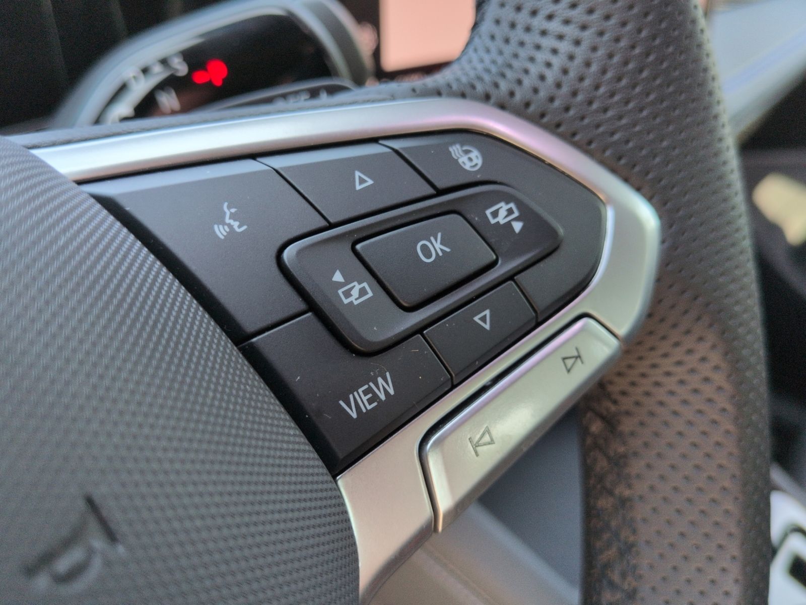 Tiguan R-Line 1.5 eTSI DSG NAVI+LED+SHZ+