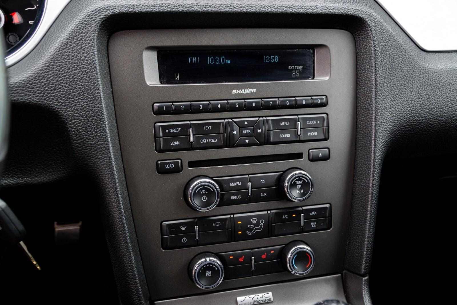 Ford Mustang V6 3,7 -KLIMA/SCHALT/LEDER/SHZ/XENON/R18