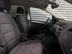 Fahrzeugabbildung Volkswagen Touran 1.5 TSI Comfortline --AHK/ RearView/ LED