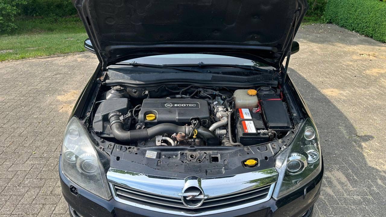 Opel Astra 2009 — photo 14