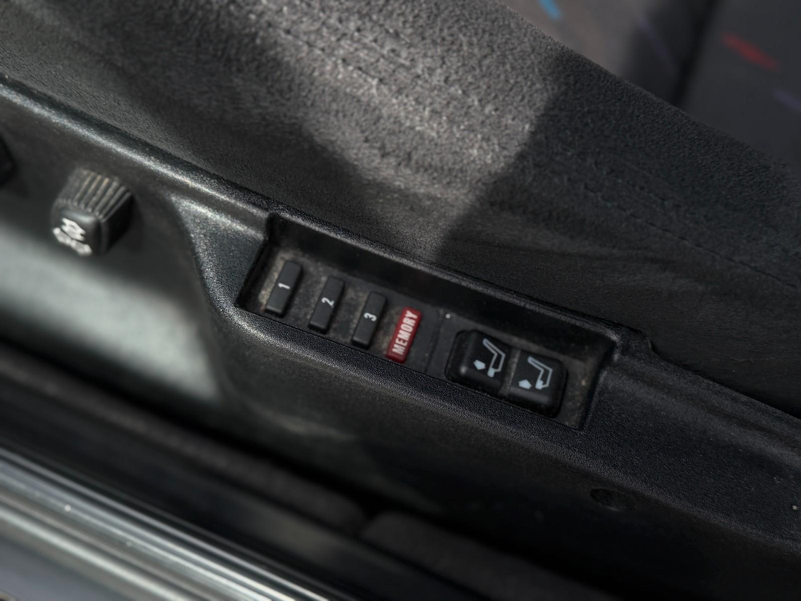 BMW M5 3.8 6 gang AVUS BLAU, 1 of 404