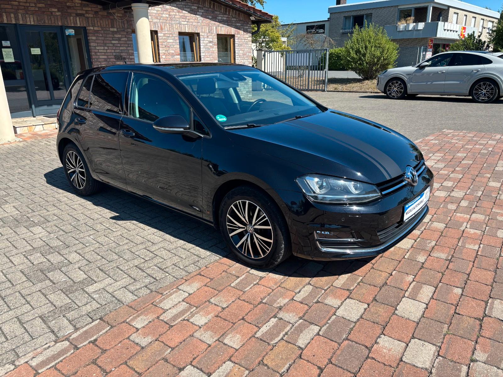 Volkswagen Golf VII Lim. Allstar BMT+Panorama+Navi+Xenon+Ah