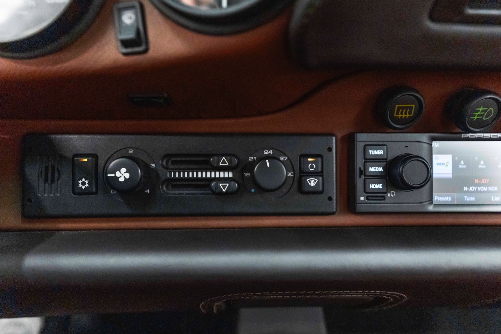 Fahrzeugabbildung Porsche 964 TURBO COUPE TOPZUSTAND REVIDIERT GUT. 1-