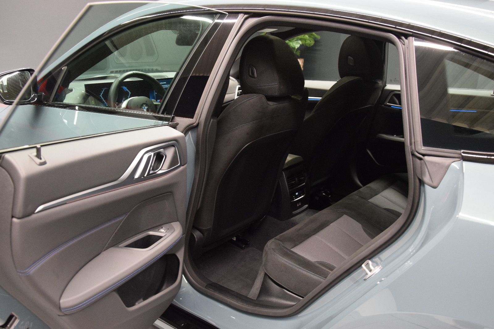 Fahrzeugabbildung BMW 420d xDrive MSport Pano HuD ACC Keyless 360° Amb