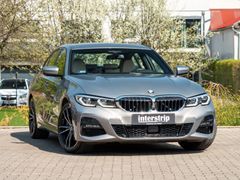 BMW 330 – 3 / 32