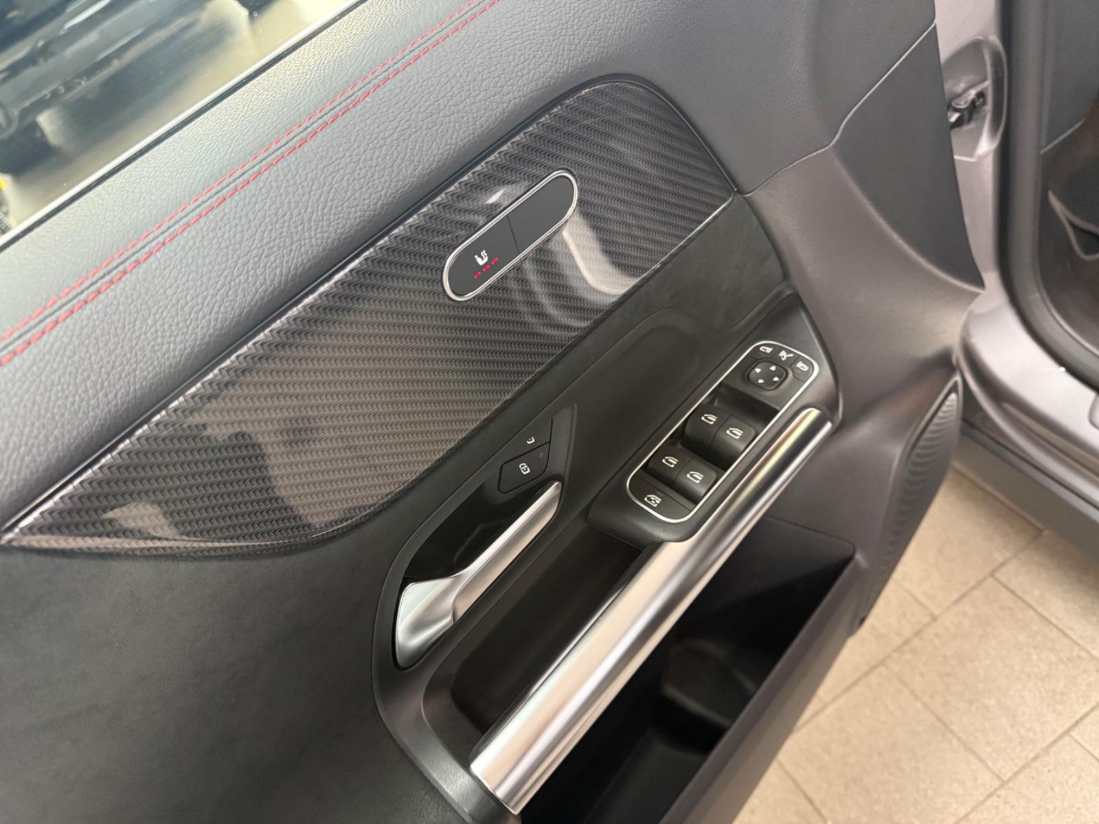 Mercedes-Benz GLA 220 d*AMG-LINE*AHK*MBUX*19 ZOLL*PARK-ASSIST*