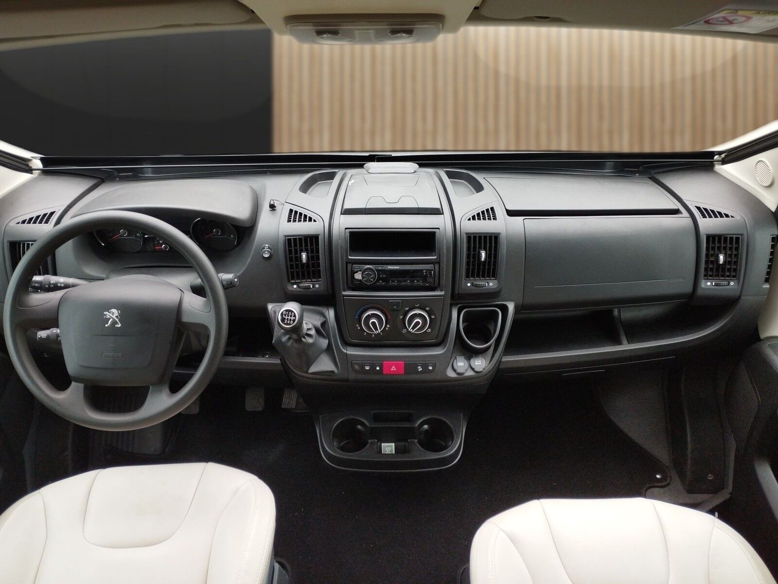 Fahrzeugabbildung Rapido Vans Dreamer D42 FUN