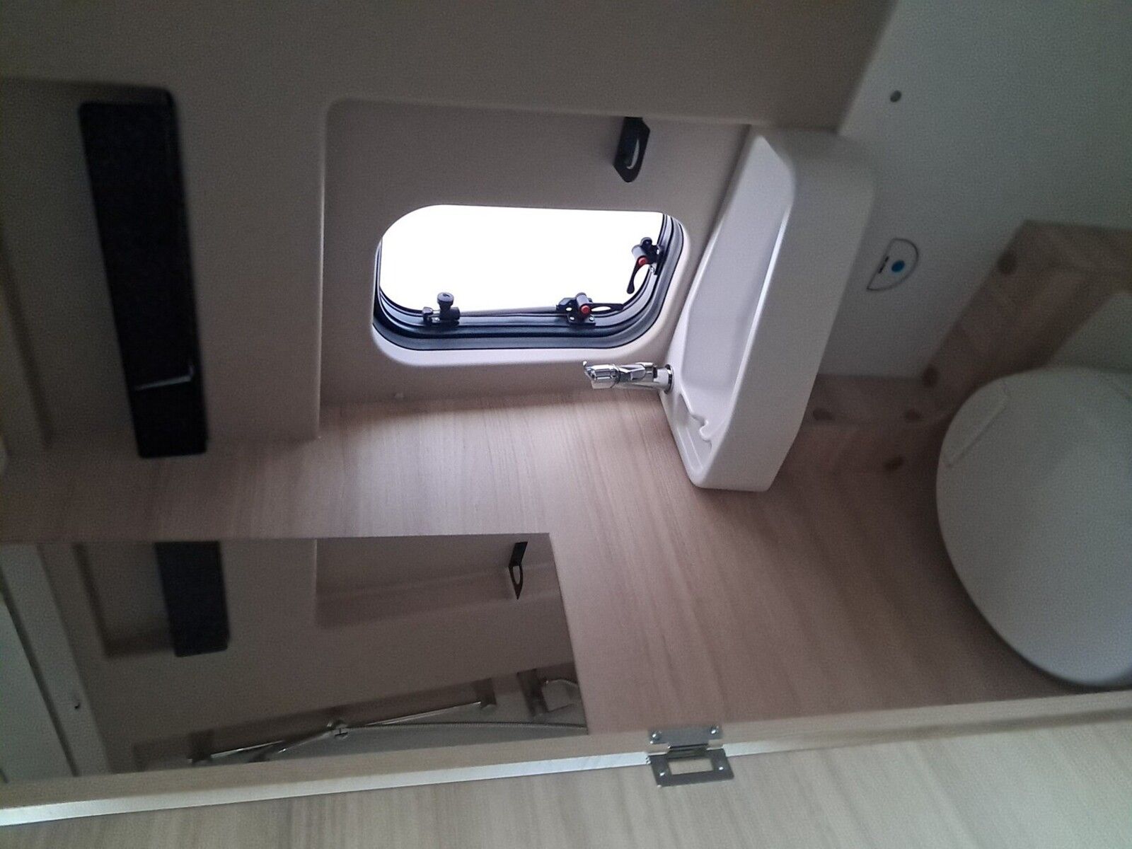 Fahrzeugabbildung Chausson Van Blackline 2.0 Dörr 30Y Edition,Markise,Solar