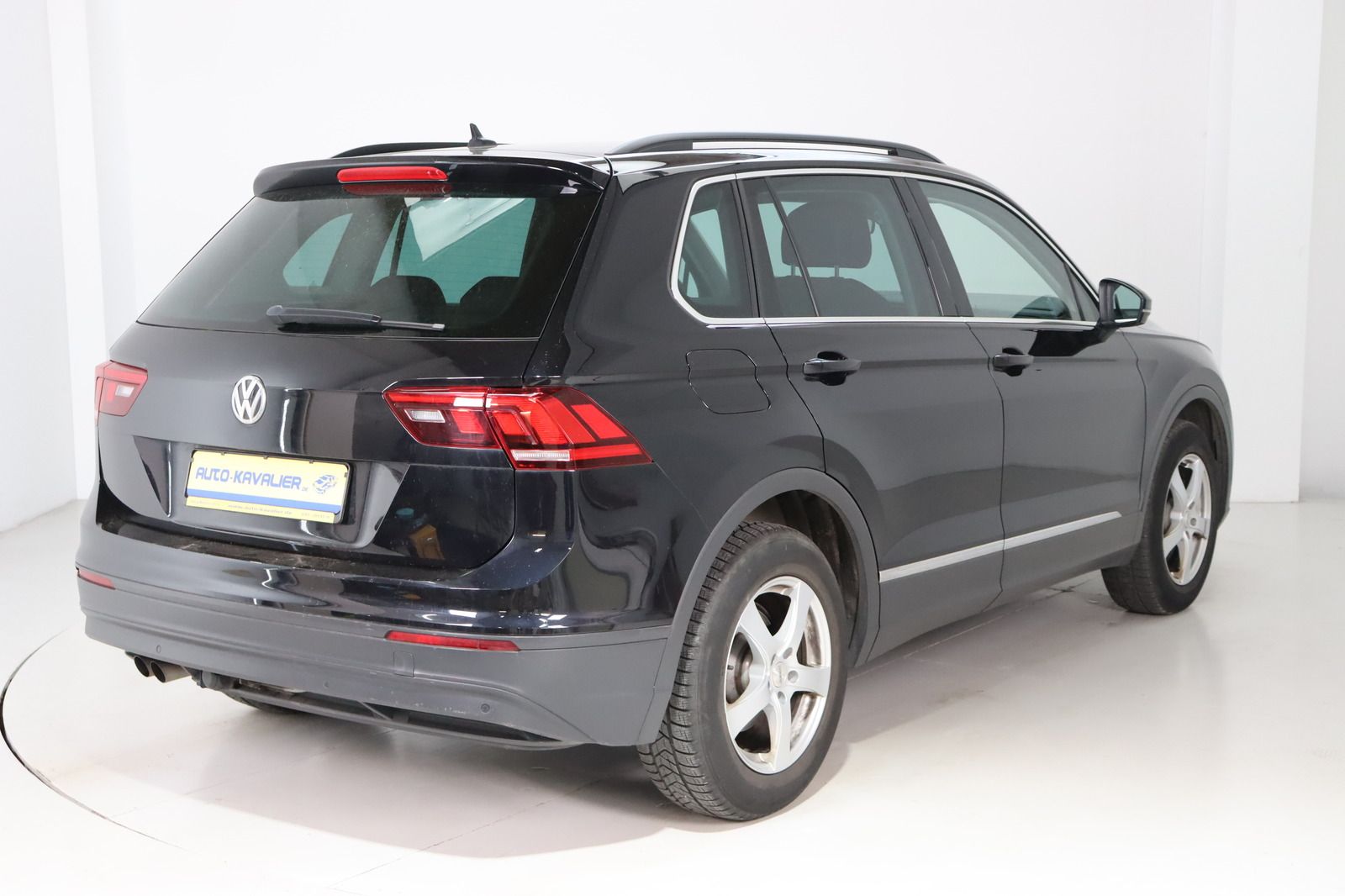 Fahrzeugabbildung Volkswagen Tiguan 4Motion 1. Hand  *Sitzhzg. * LED