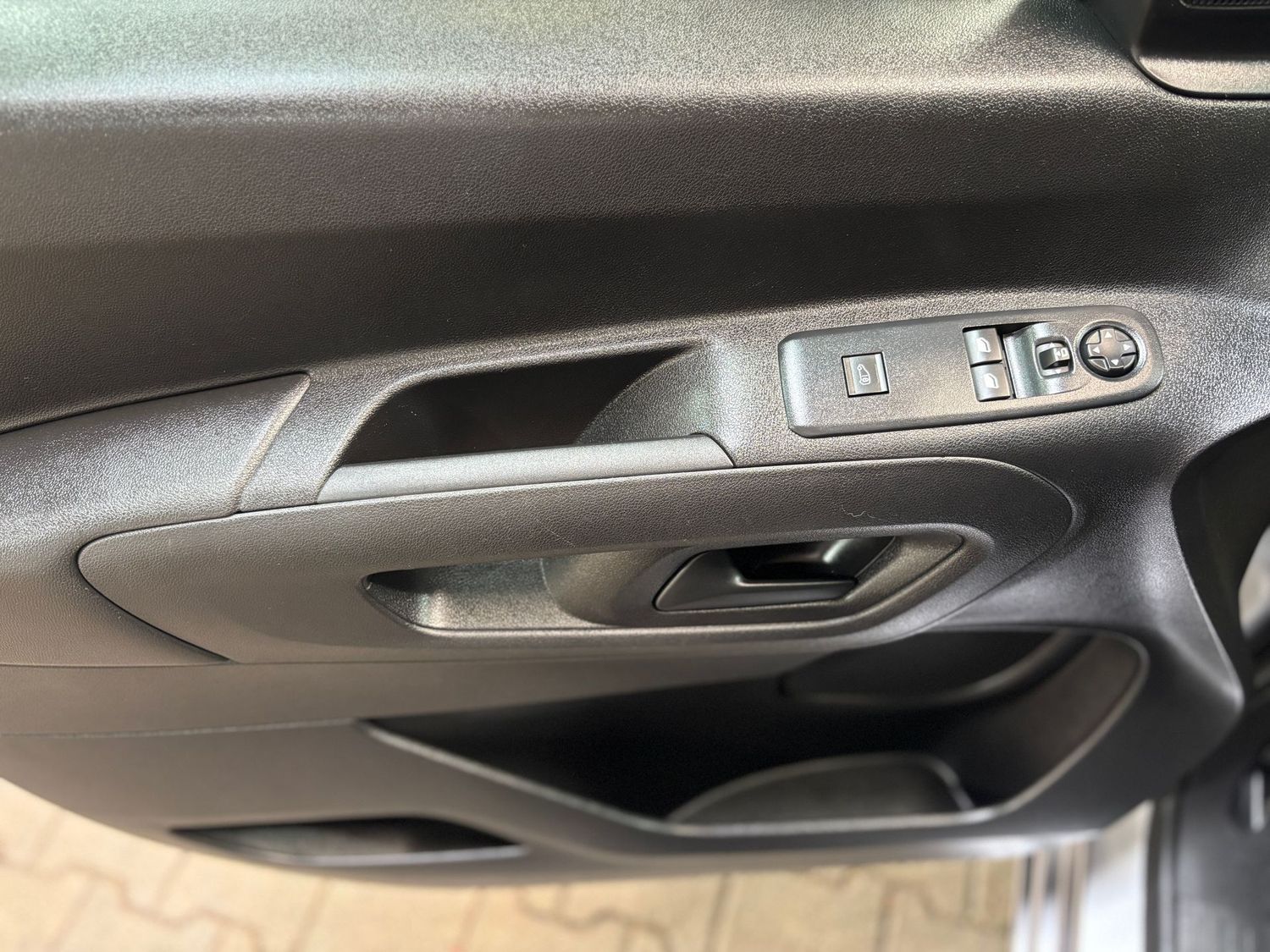 Fahrzeugabbildung Opel Combo Edition#Spur#Tempo#Keyless#DAB