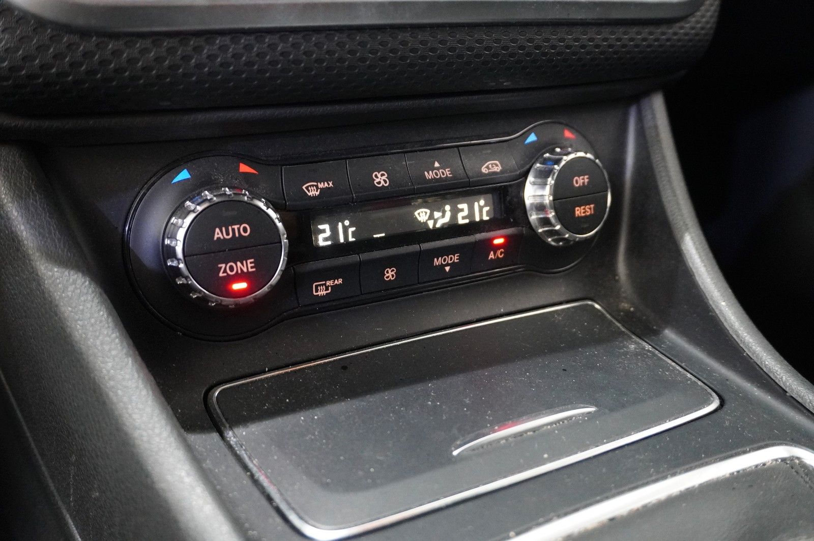 Fahrzeugabbildung Mercedes-Benz A 200 CDI AMG LINE NAVI/LED/KAMERA/SPORT/SHZ/PDC
