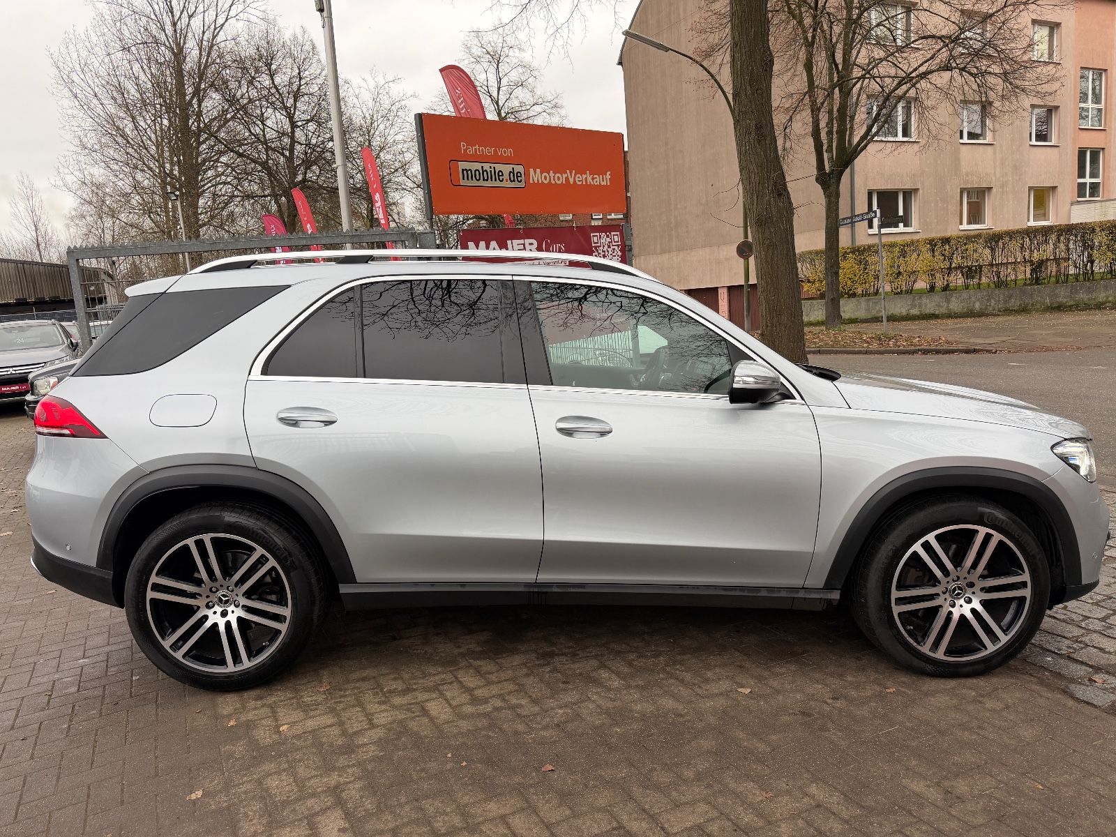 Fahrzeugabbildung Mercedes-Benz GLE 300d 4Matic*BURMESTER*MUTLIBEAM*AHK*WIDESCRE