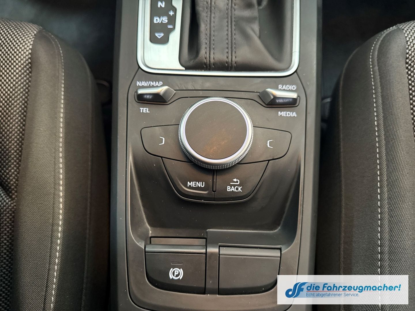 Fahrzeugabbildung Audi Q2 sport Sportpaket Navi Digitales Cockpit LED A