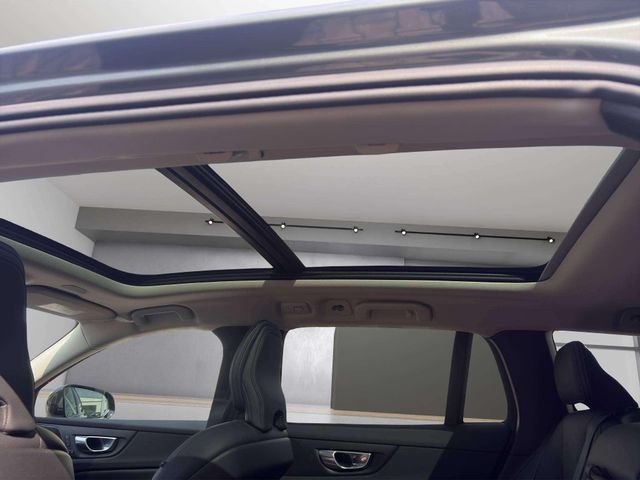 Volvo V60 Plus Dark B4 Mild-Hybrid Benzin*Head-Up*360 