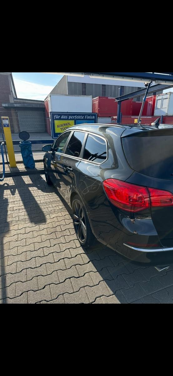 Opel Astra 2012 — photo 7