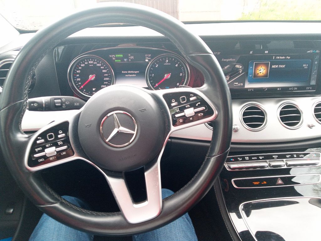 Image of Mercedes-Benz E 300
