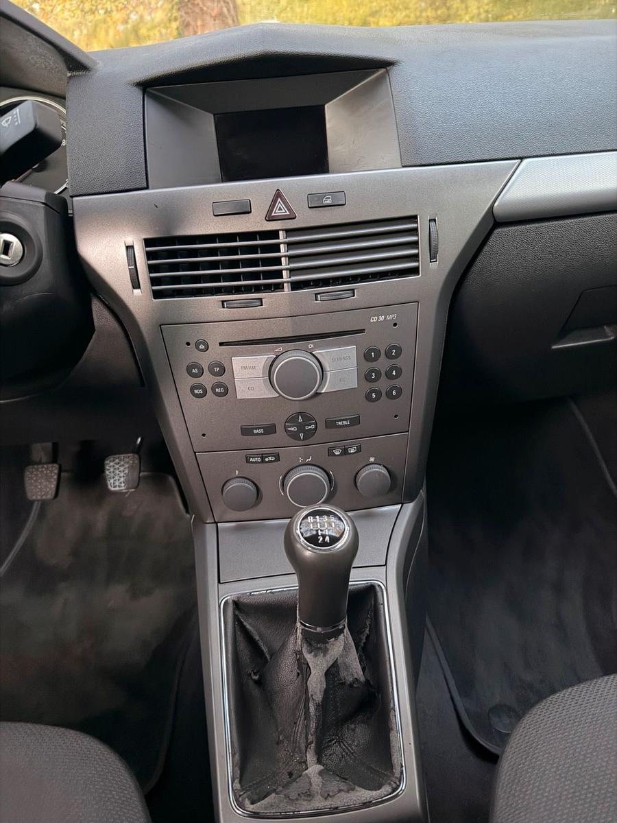 Opel Astra 2006 — photo 12