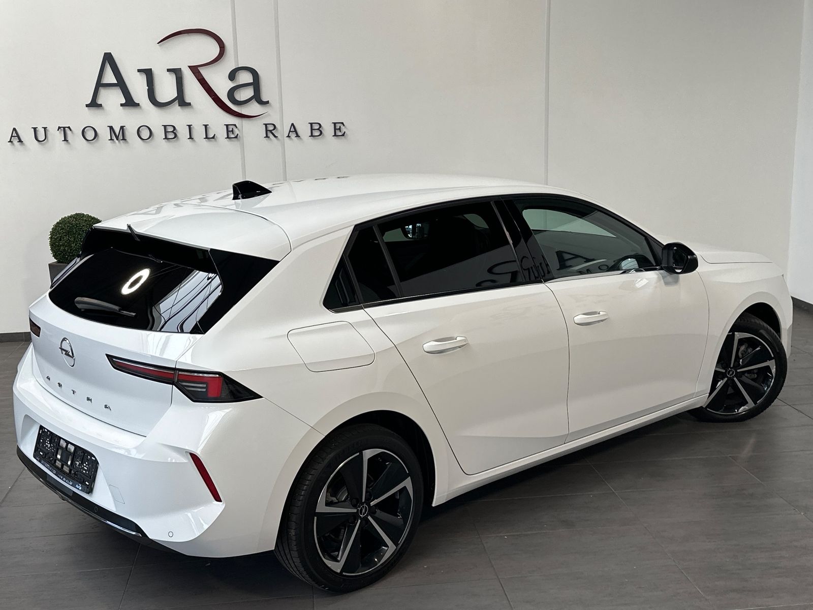 Fahrzeugabbildung Opel Astra 1.5 D Aut. Business Elegance NAV+LED