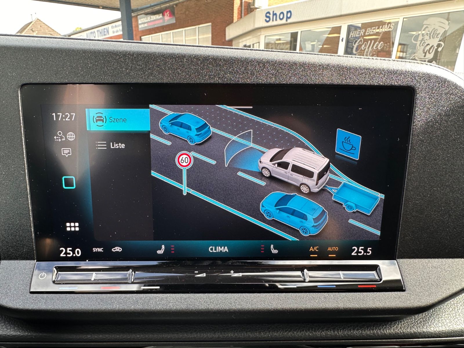 Fahrzeugabbildung Volkswagen Caddy Maxi Kombi 1.5 TSI Life DSG AHK/ACC/APP