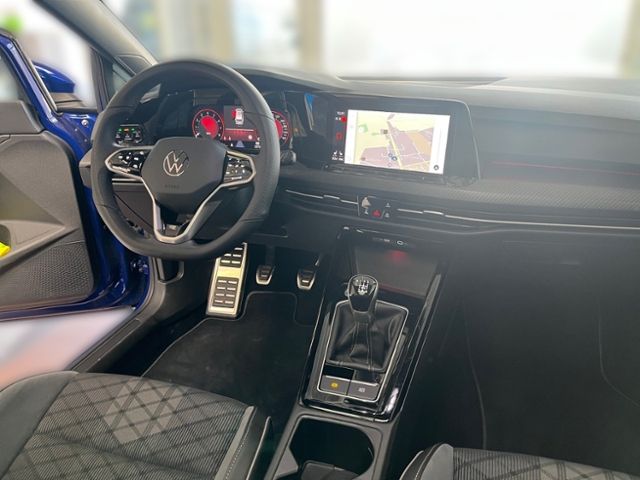 Fahrzeugabbildung Volkswagen Golf Variant VIII 1.5 TSI R-LINE AHK PANO MATRIX