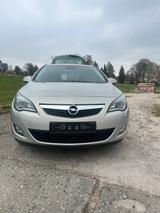 Opel Astra J 1.6 l 102.000km - Opel Astra aus 2010: 1.6