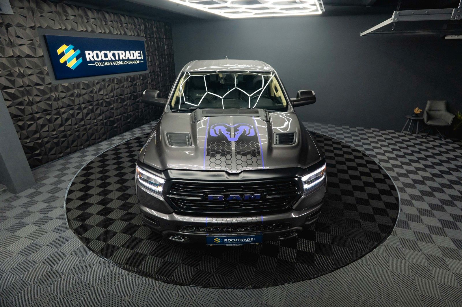 Fahrzeugabbildung Dodge RAM 5.7 V8 HEMI 4x4 OFFROAD Night-Paket *LED*