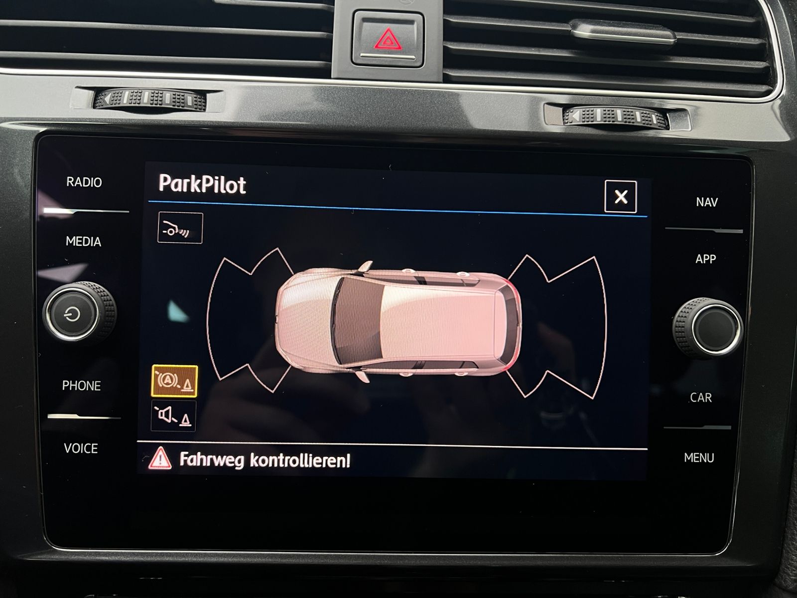 Fahrzeugabbildung Volkswagen Golf VII Comfortline 1.5 TSI ACT *Standhzg.,LED,