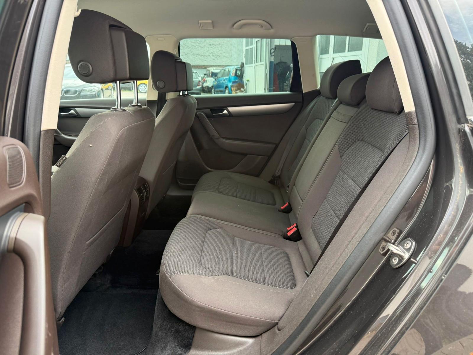 Volkswagen Passat 2011 — photo 18
