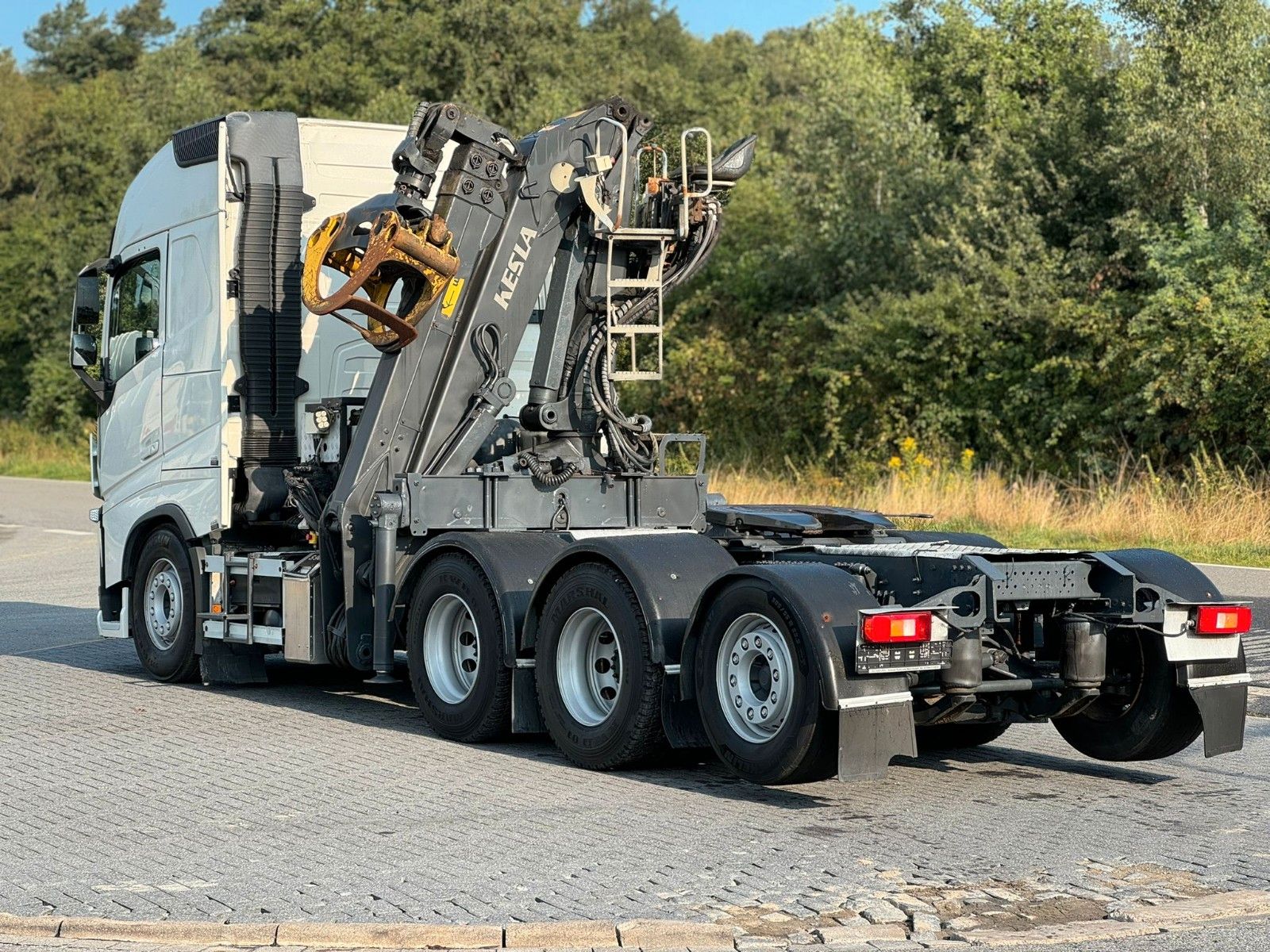 Fahrzeugabbildung Volvo FH 540 8x4 EU6 Retarder Lenk/Lift KESLA LK 9,4m