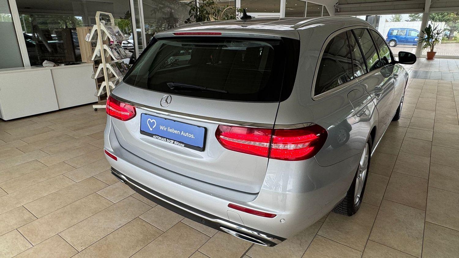Mercedes-Benz E 220 E 220 d  Avantgarde LED/NAVI/CARPLAY