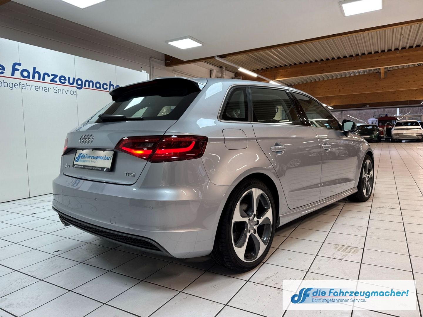 Fahrzeugabbildung Audi A3 Sportback Ambition S line Bi-Xenon 2-Zonen-Kl