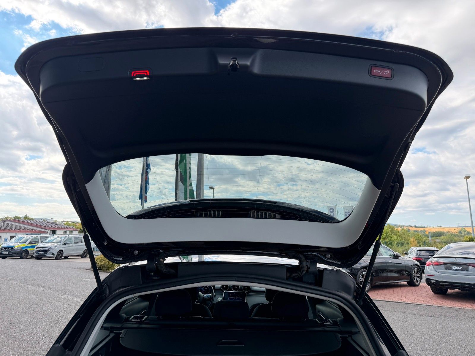 Fahrzeugabbildung Mercedes-Benz C 200d T RFK+SpurhaltA+EinparkP+SpiegelP+LED+IHC