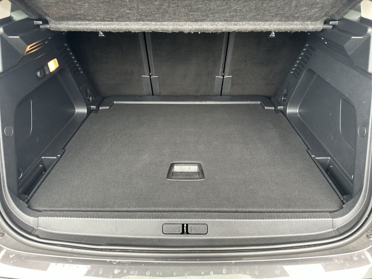 Fahrzeugabbildung Citroën C5 Aircross 2.0 HDI SHINE 180EAT*Navi* - mit KI generiert/bearbeitet