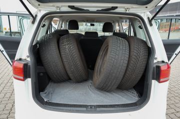 Volkswagen Touran - 12