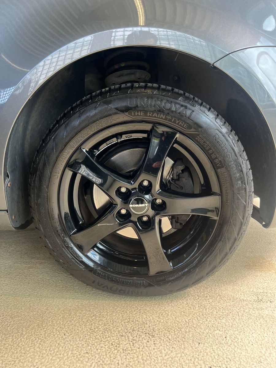 Fahrzeugabbildung Volkswagen Touran 1.6 TDI * 7.SITZER * SITZHEIZUNG *