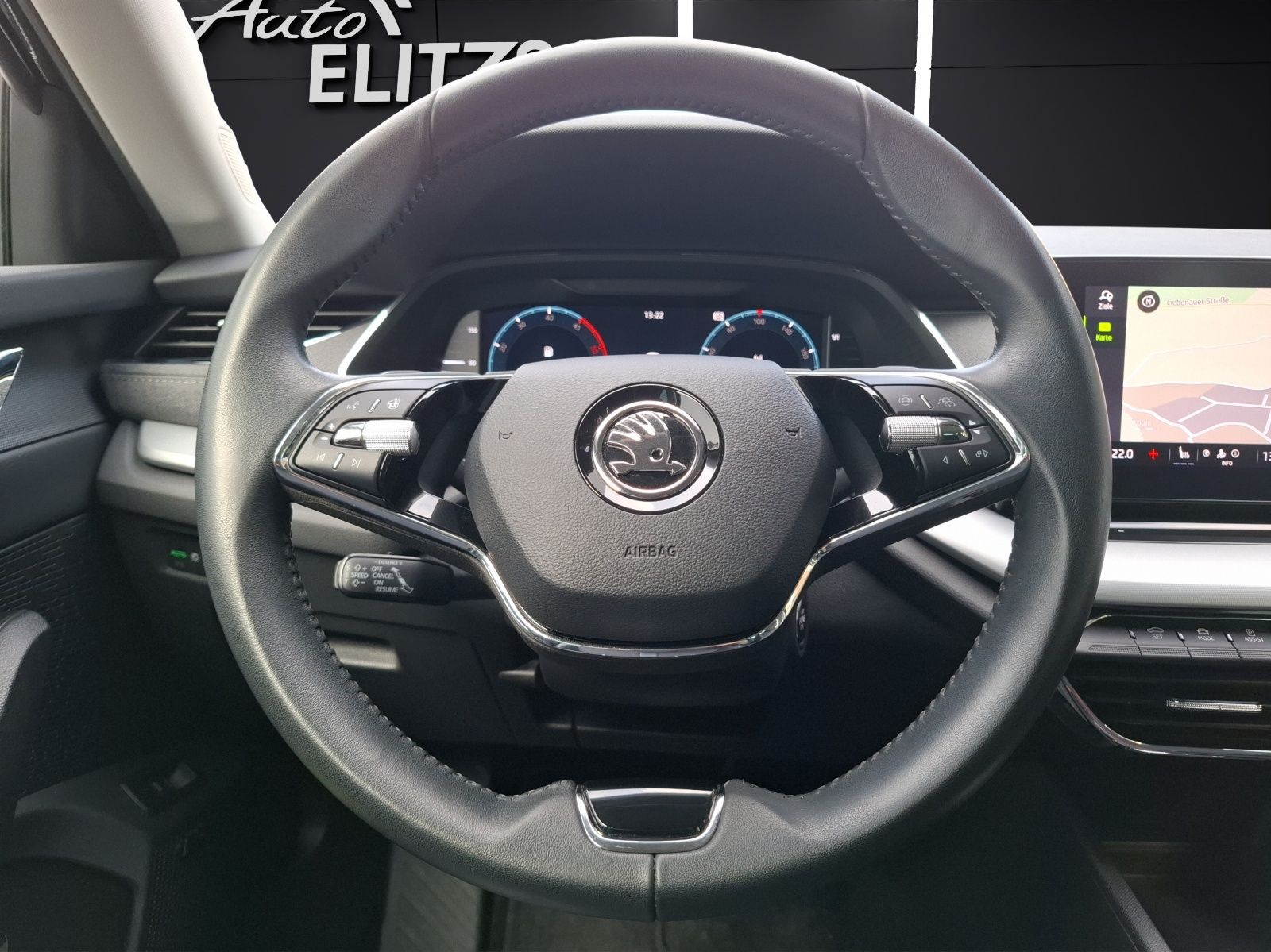 Fahrzeugabbildung SKODA Octavia Combi TDI First-Edition DSG Matrix Navi