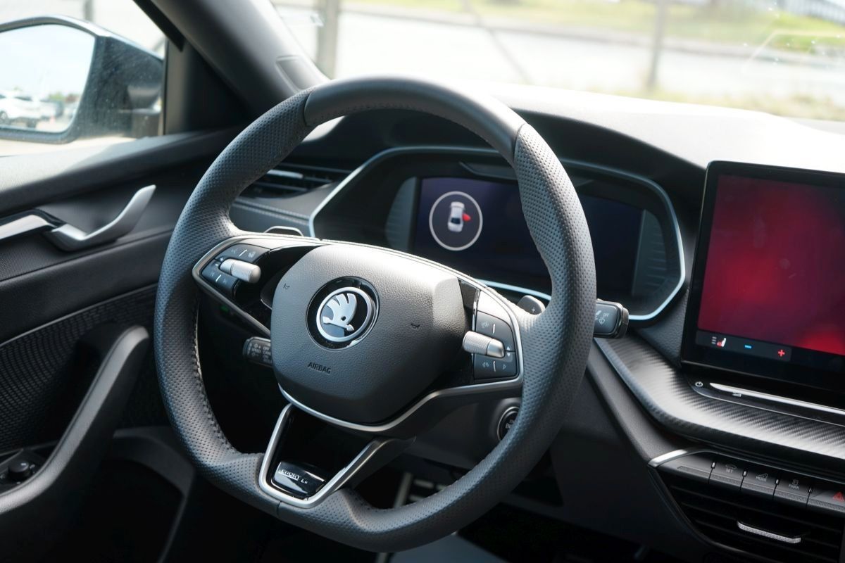 Fahrzeugabbildung SKODA Octavia Limo 2.0 TDI DSG *Sportline*Garantie