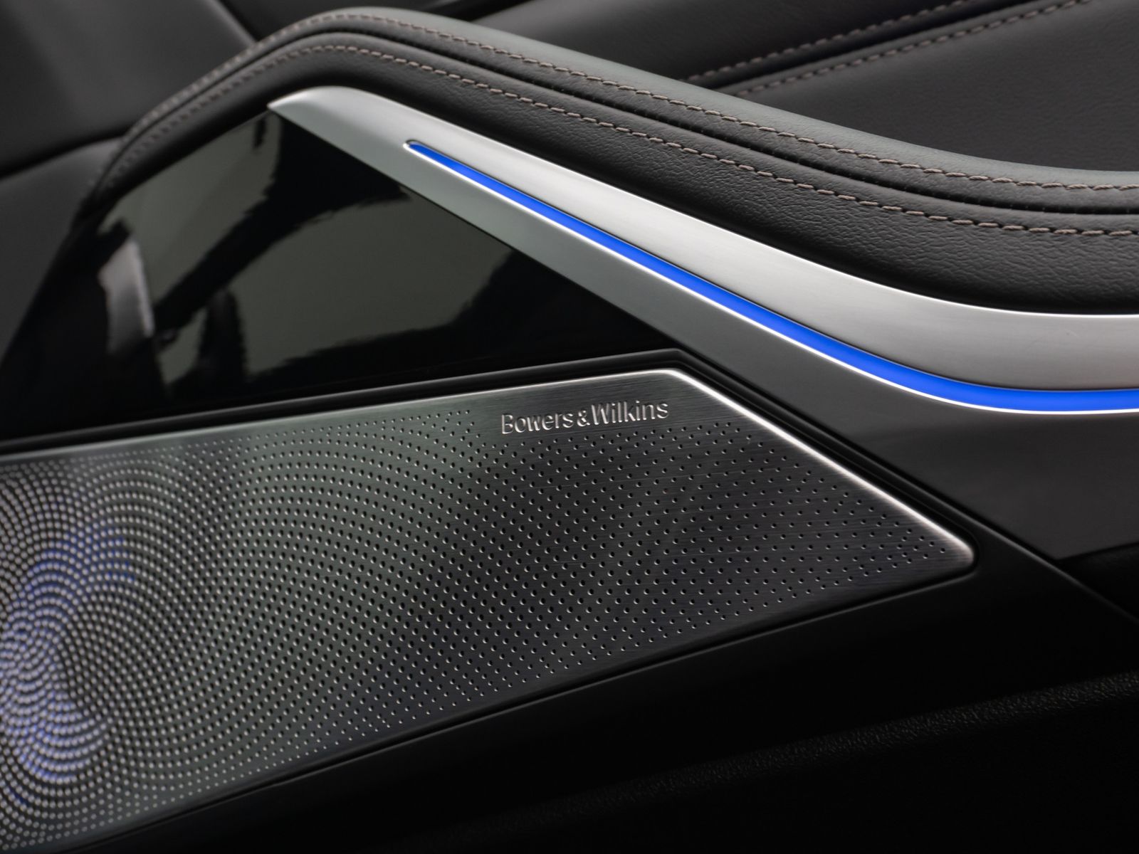 Fahrzeugabbildung BMW X5 M60i Panorama 360° B&W SoftCL Massage 22Zoll
