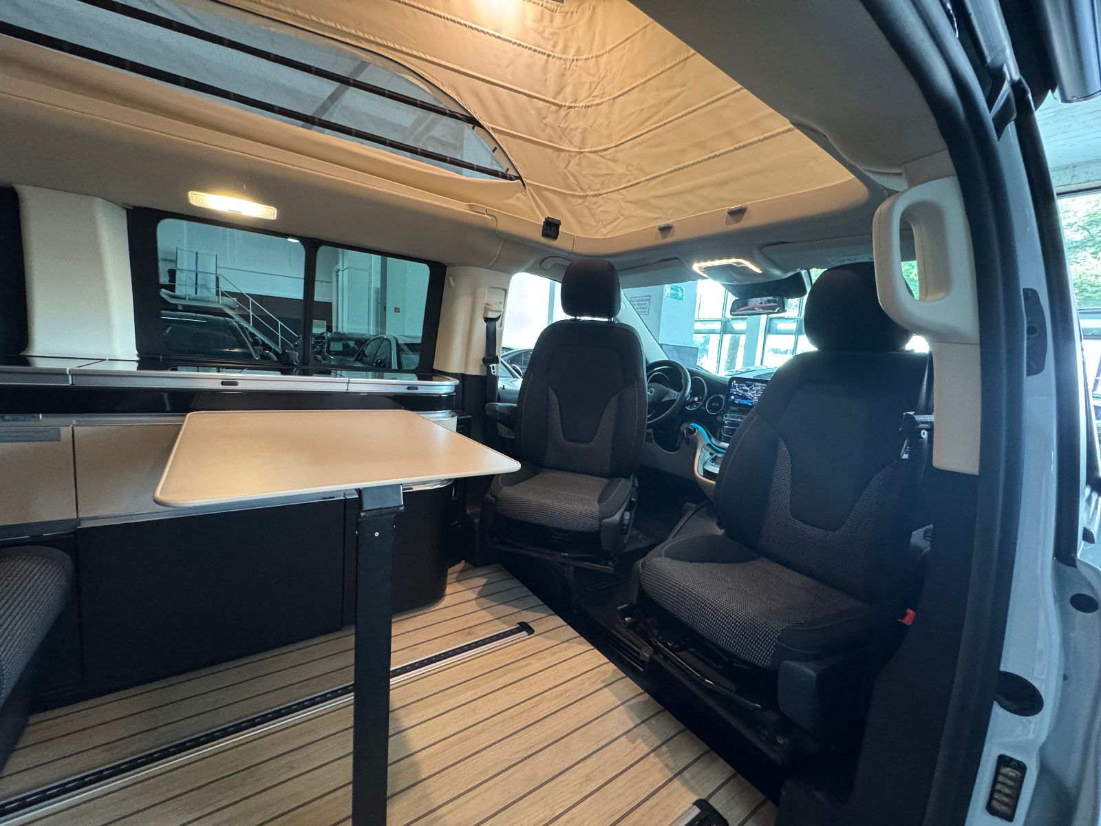 Fahrzeugabbildung Mercedes-Benz V 220 d 9GT MARCO POLO SPORTPAKET AHK LED MBUX+