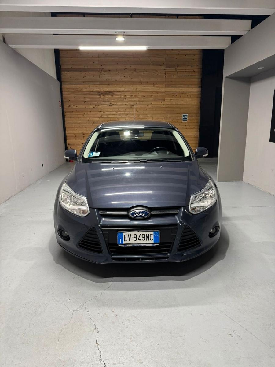 Ford Focus 2014 — вигляд ззаду