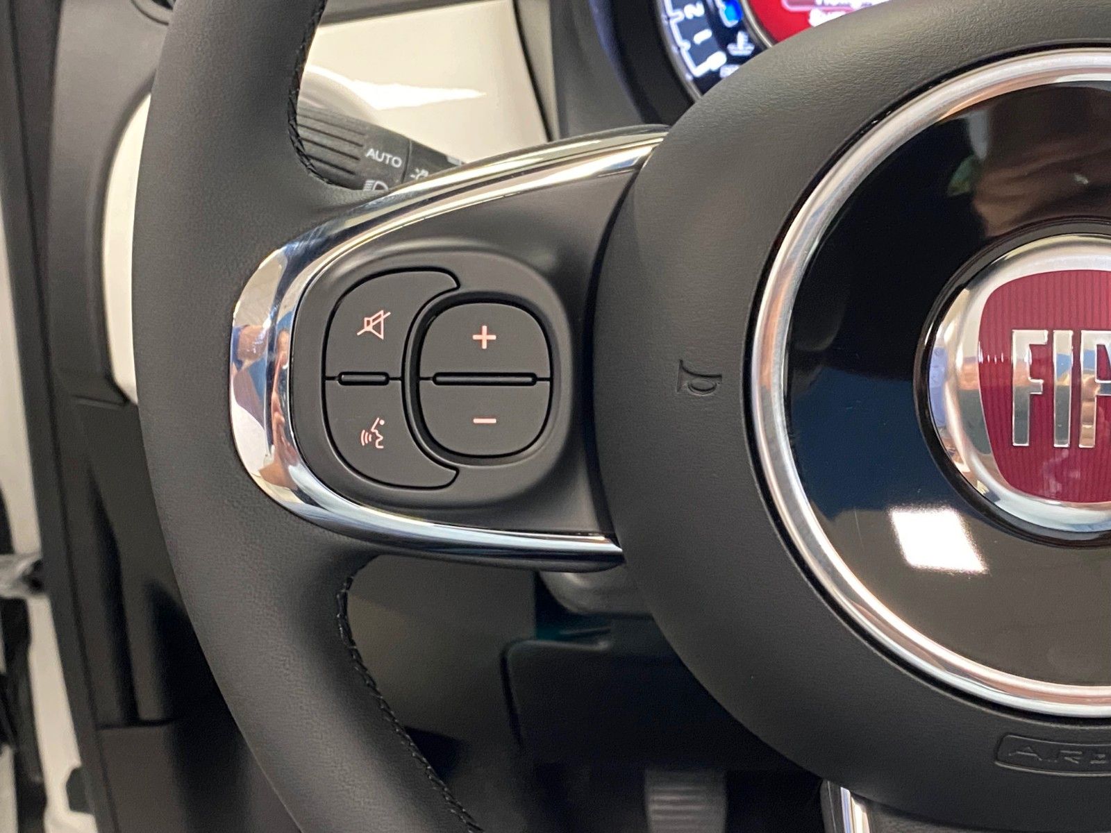 Fahrzeugabbildung Fiat 500C 1.0 GSE N3 Hybrid DOLCEVITA Cabrio+NAVI+PDC