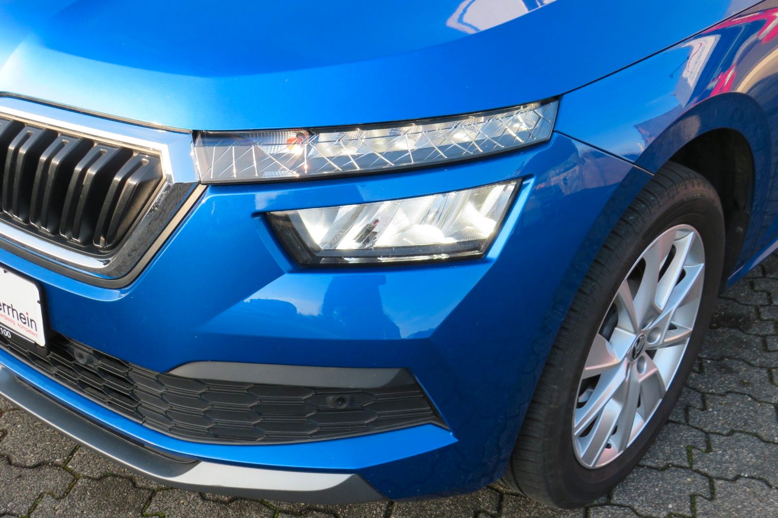 Fahrzeugabbildung SKODA Kamiq Ambition DSG LED AHK GRA PDC SITZH.