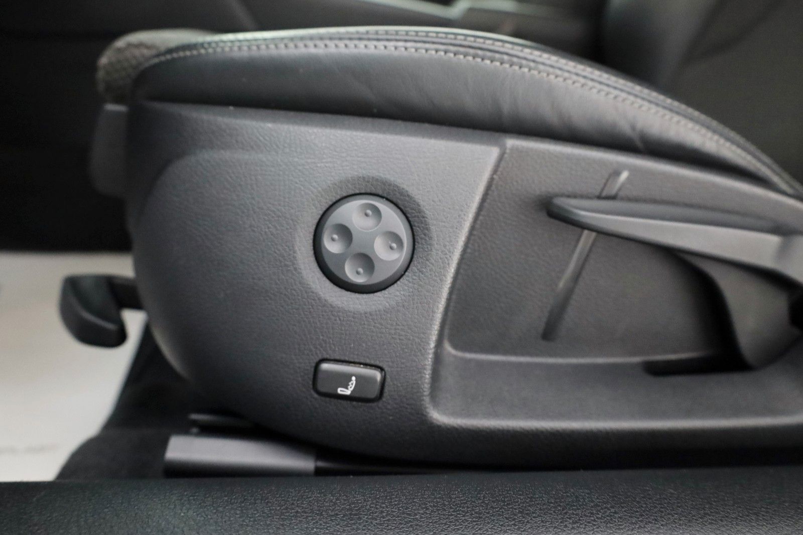 Fahrzeugabbildung Audi A3 S Line T.Leder,Navi,Xenon,ACC,SH,PDC,SR+WR
