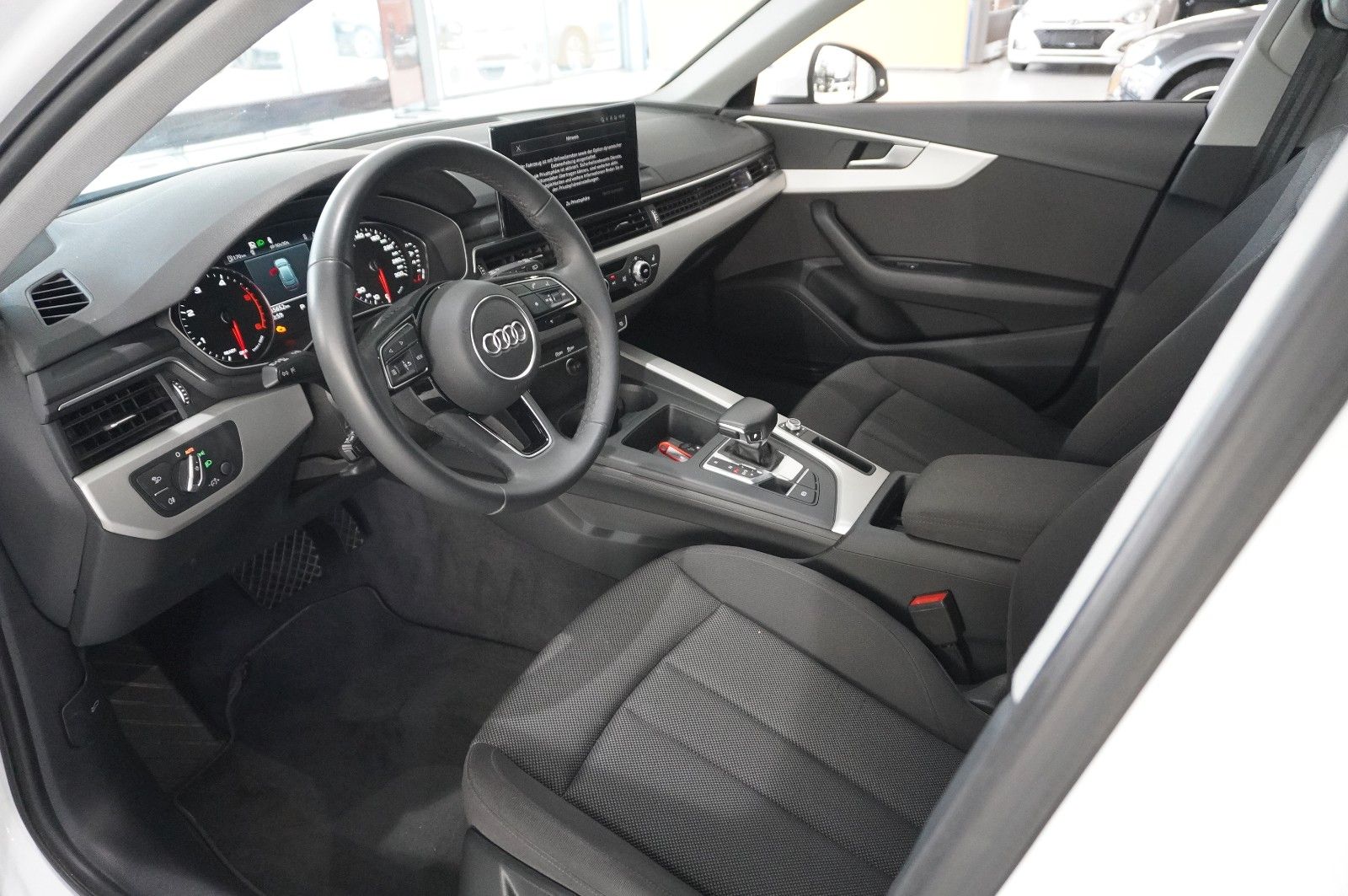 Fahrzeugabbildung Audi A4 Avant 35 TDI S-TRONIC NAVI/LED/KAMERA/SHZ/DAB